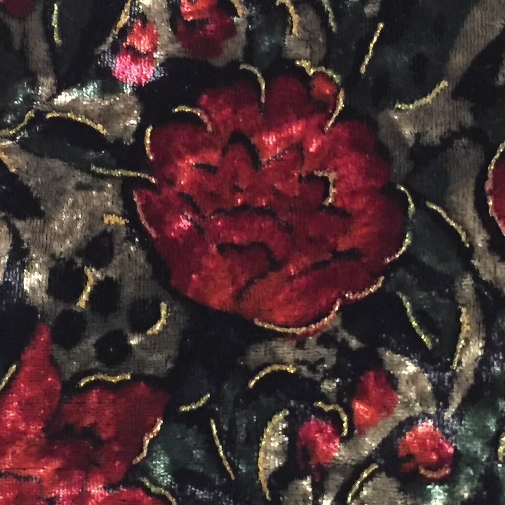 •Floral velveteen dress